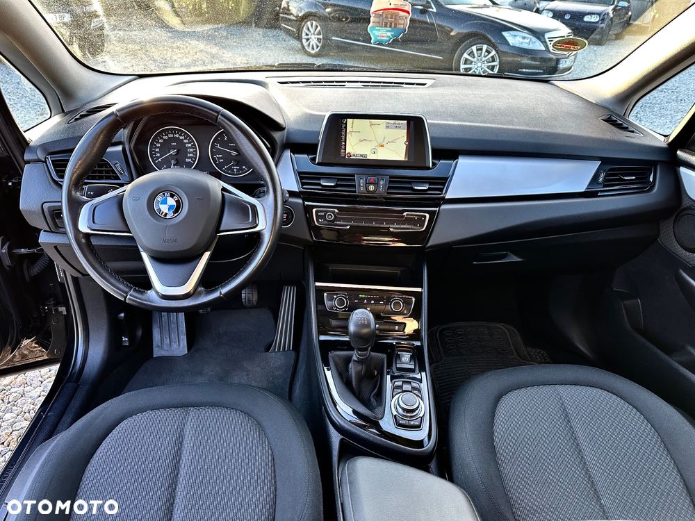 BMW Seria 2 218d - 7