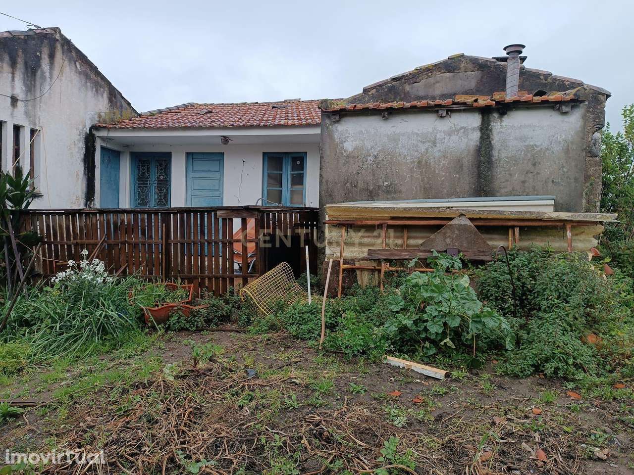 Duas moradias juntas para remodelar ou  edificar 3 mordias à entrada d - Grande imagem: 5/45