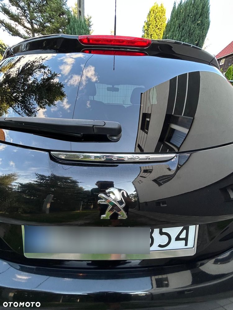 Peugeot 208 - 8