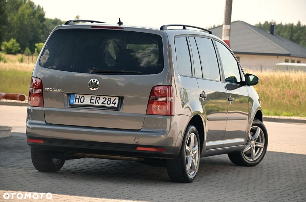 Volkswagen Touran - 10