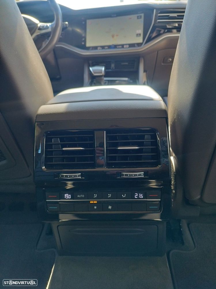 VW Touareg 3.0 TDI V6 Elegance Plus - 10