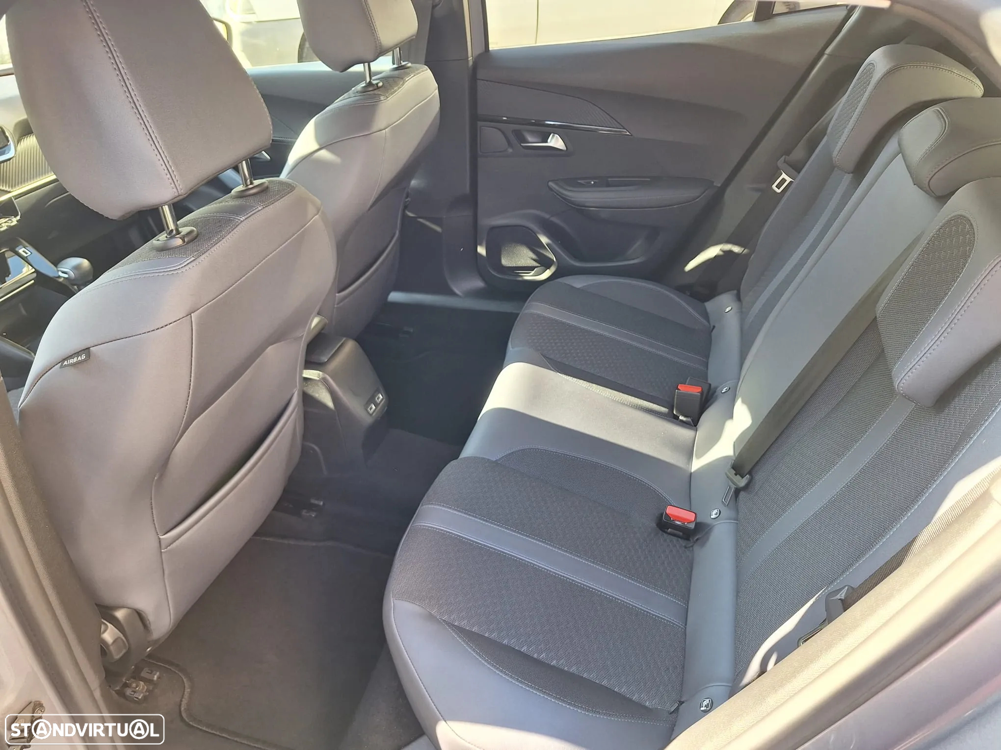 Peugeot 2008 1.2 PureTech Allure Pack - 8