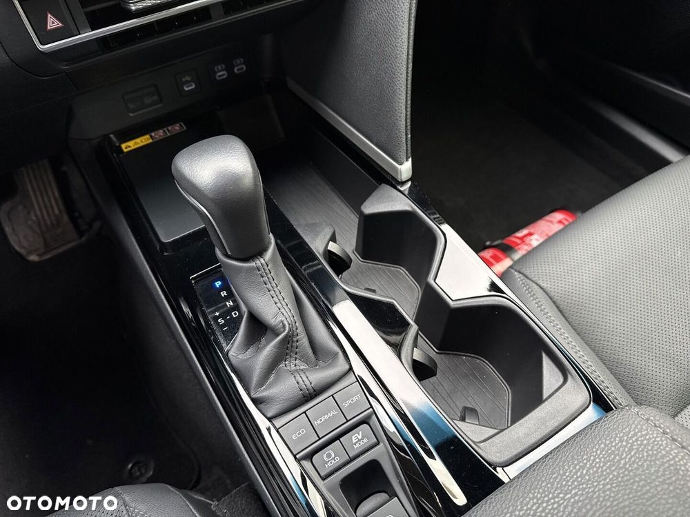 Toyota Camry - 28