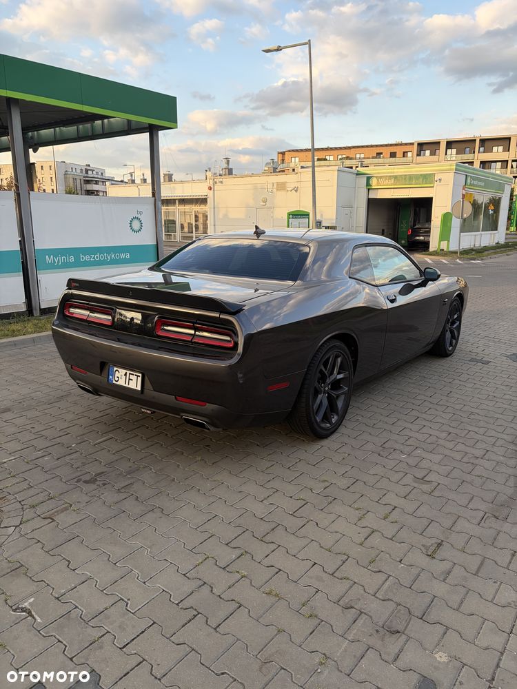 Dodge Challenger - 22