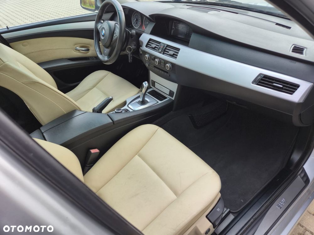 BMW Seria 5 525d xDrive - 12