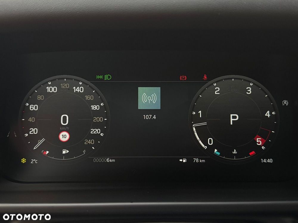 Land Rover Defender - 12