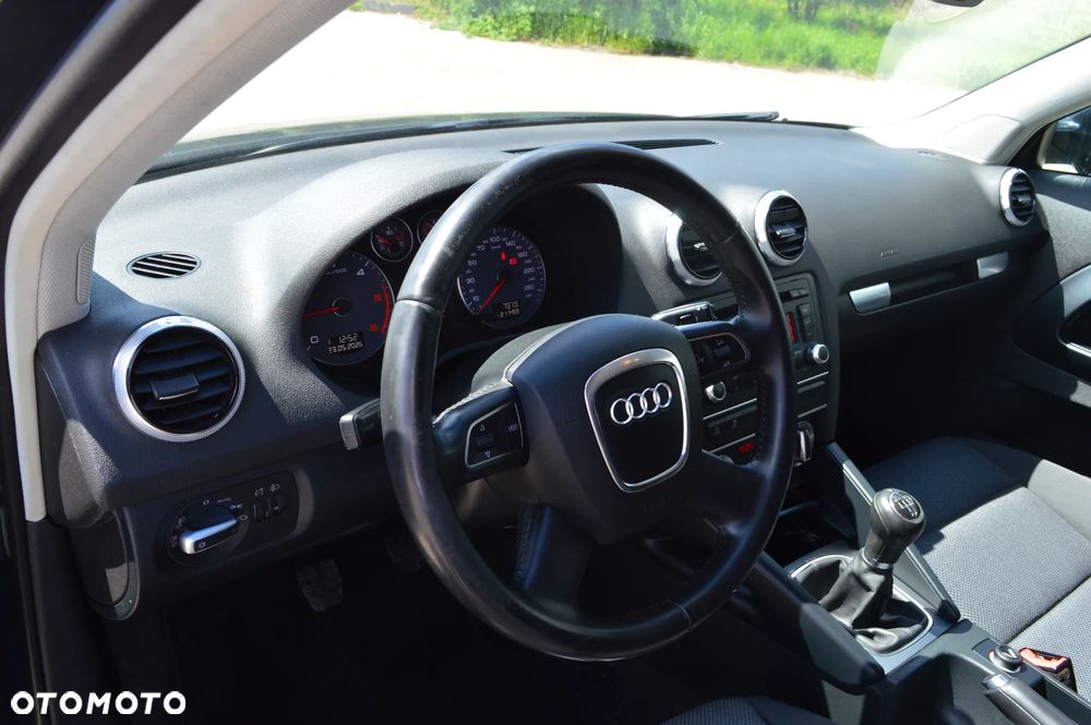 Audi A3 3-drzwiowe 1.6 TDI DPF Ambiente - 12