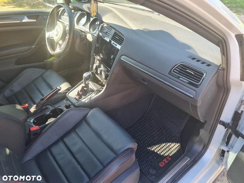Volkswagen Golf GTI (BlueMotion Technology) DSG Performance - 20