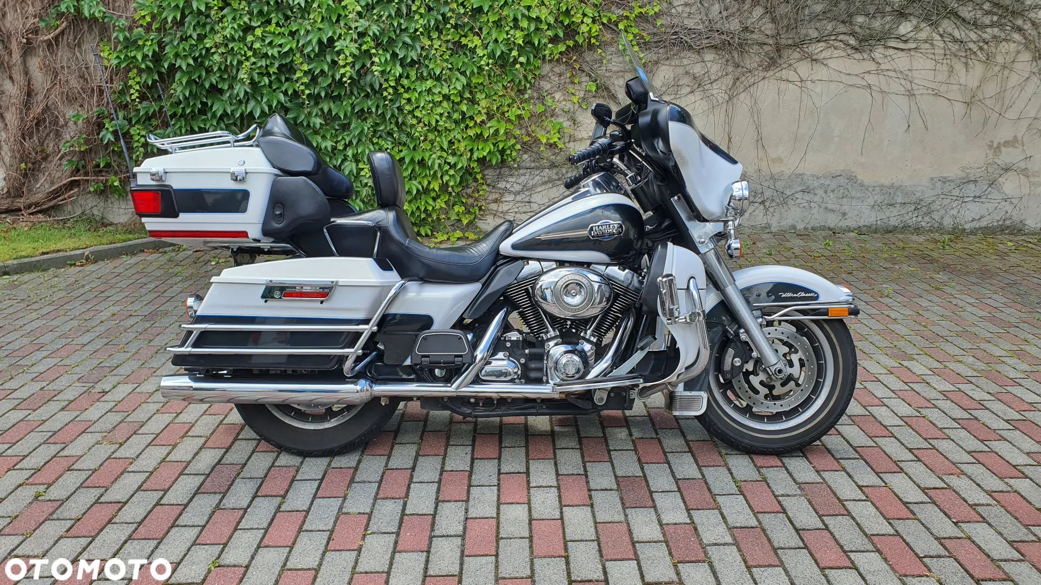 Harley-Davidson FLHS Electra Glide - 1