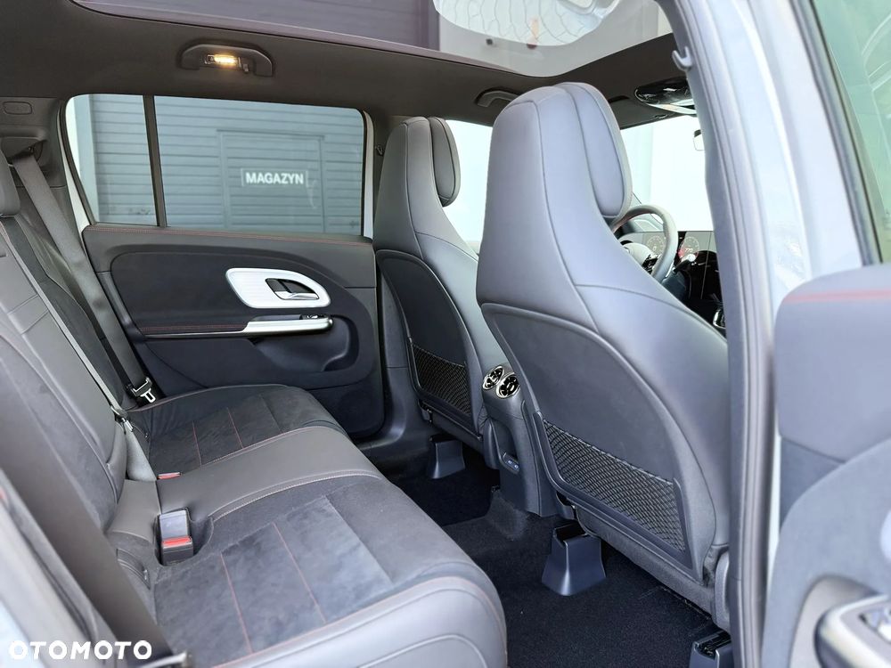 Mercedes-Benz GLB - 33