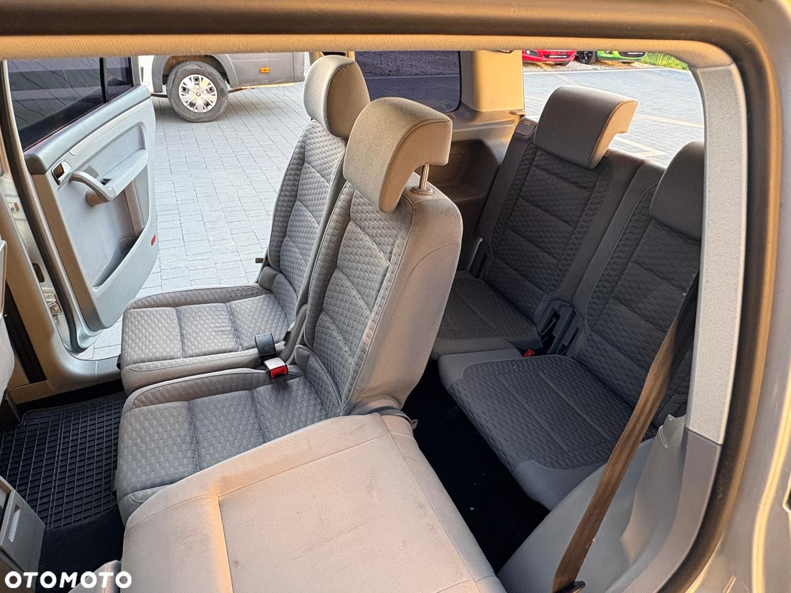 Volkswagen Touran 1.6 - 21