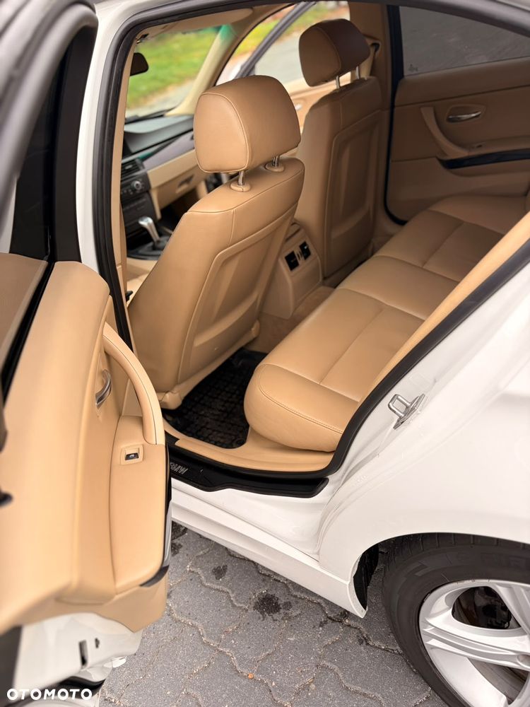 BMW Seria 3 320i - 28