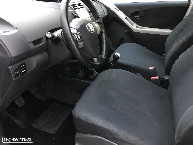 Toyota Yaris 1.0 VVT-i AC Manual - 11