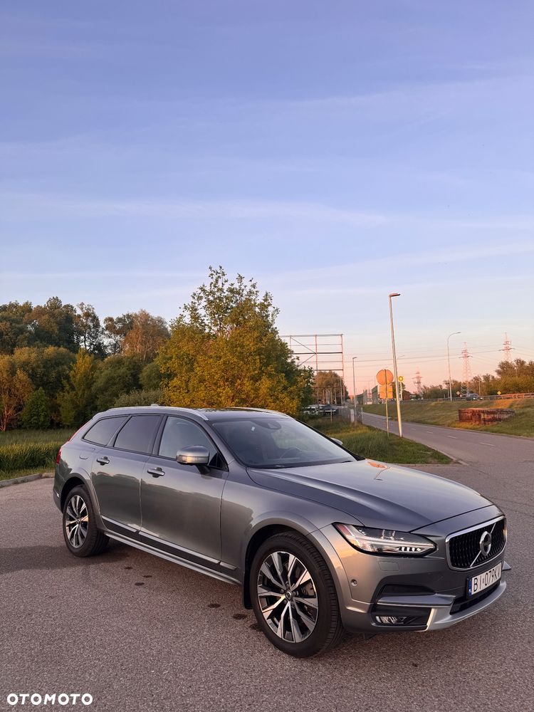 Volvo V90 Cross Country - 1