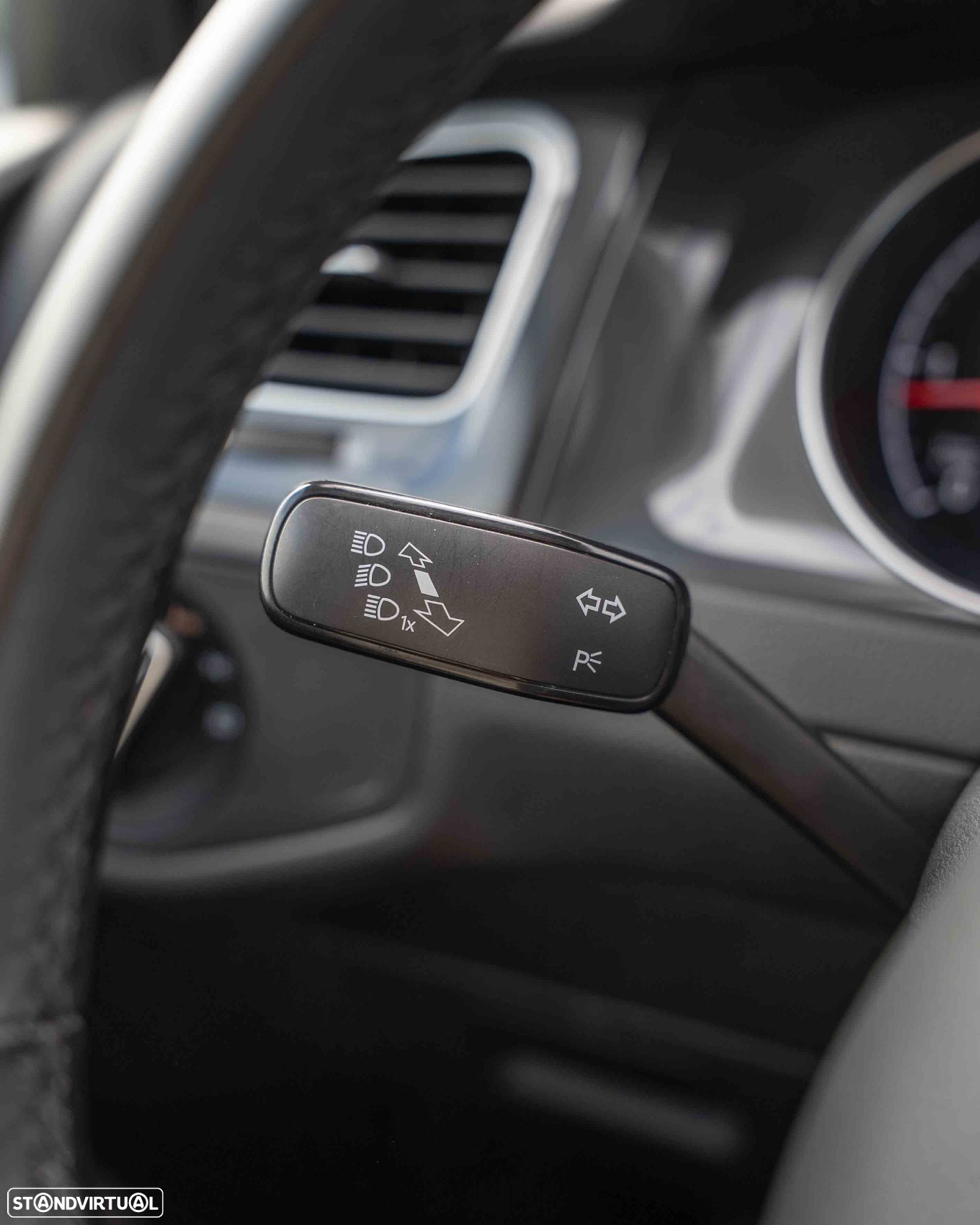 VW Golf Variant 1.6 TDi Highline DSG - 28
