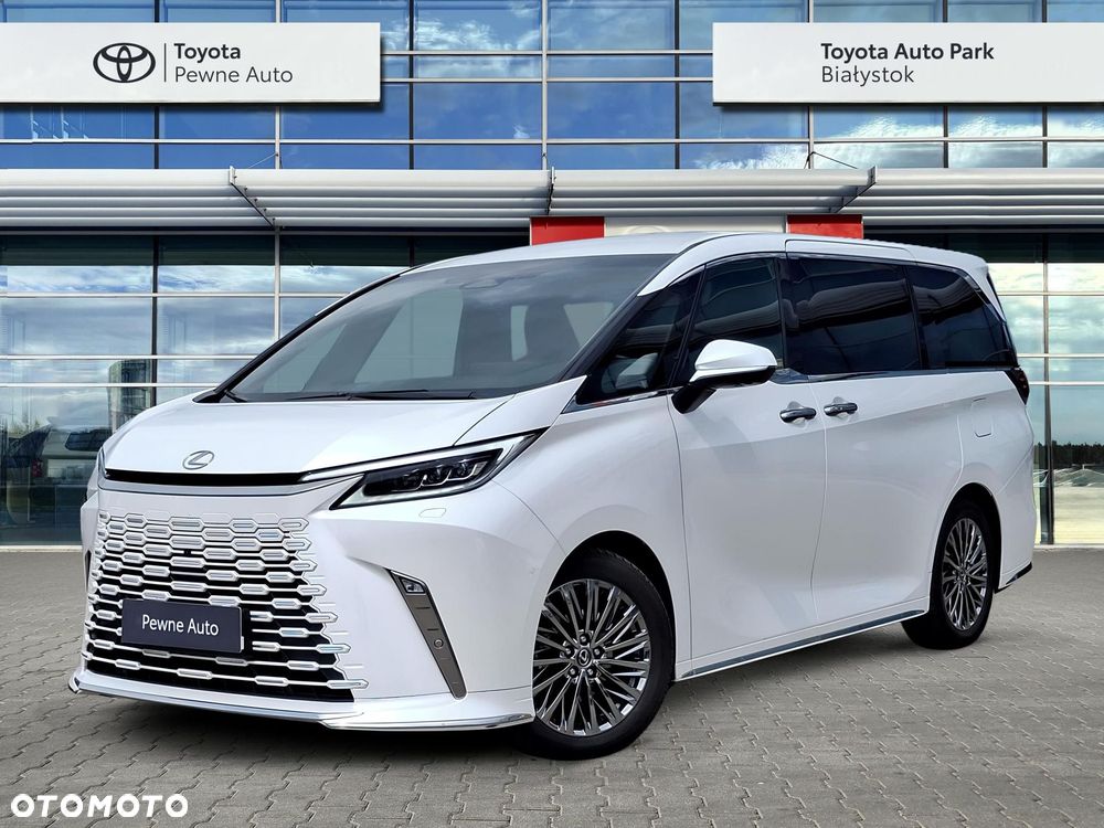 Lexus LM - 1