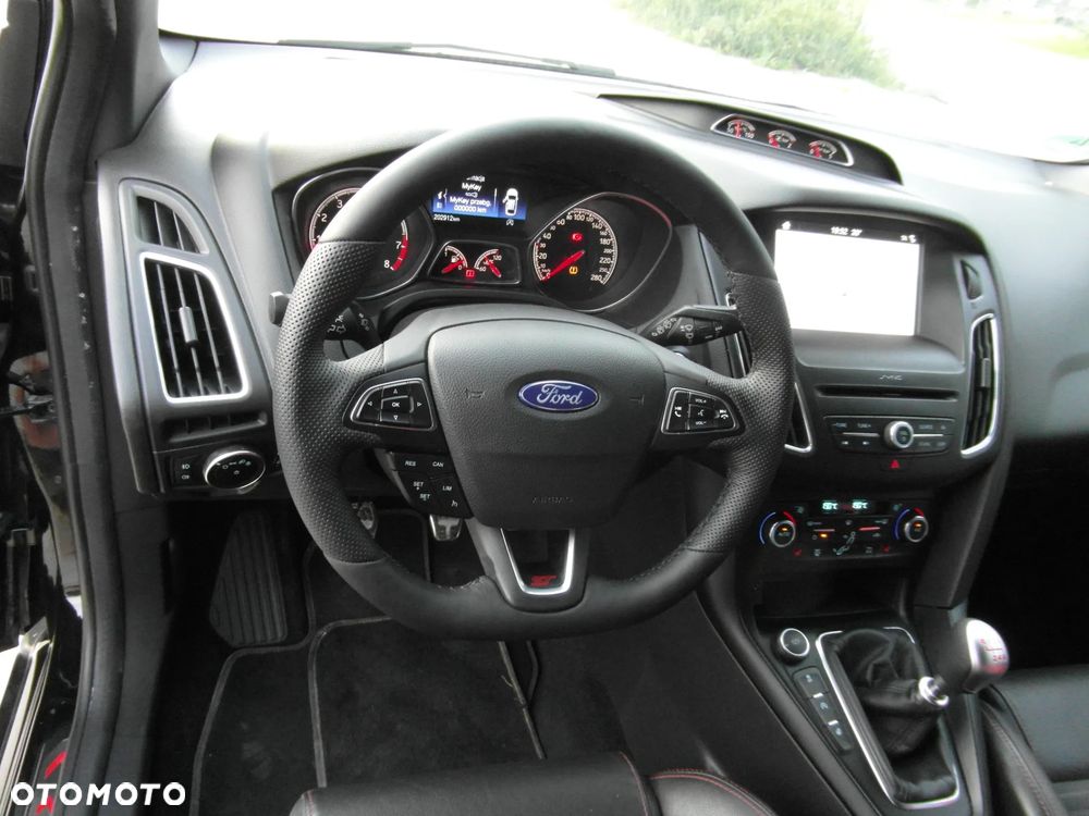 Ford Focus 2.0 EcoBoost ST mit Leder-Sport-Paket - 23