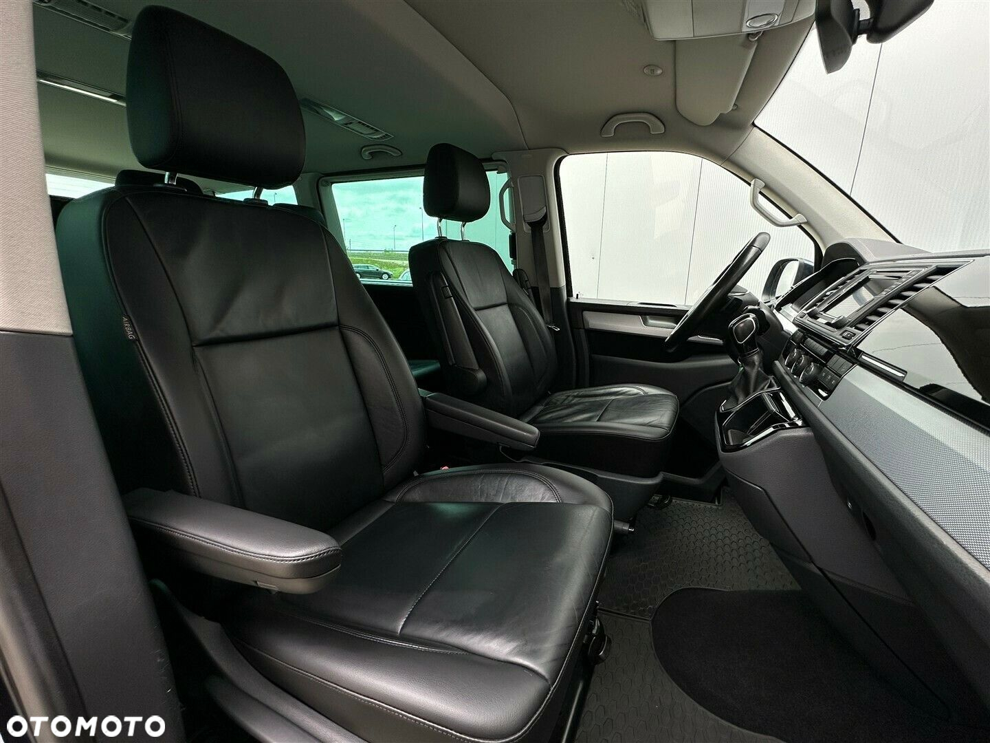 Volkswagen Caravelle - 30