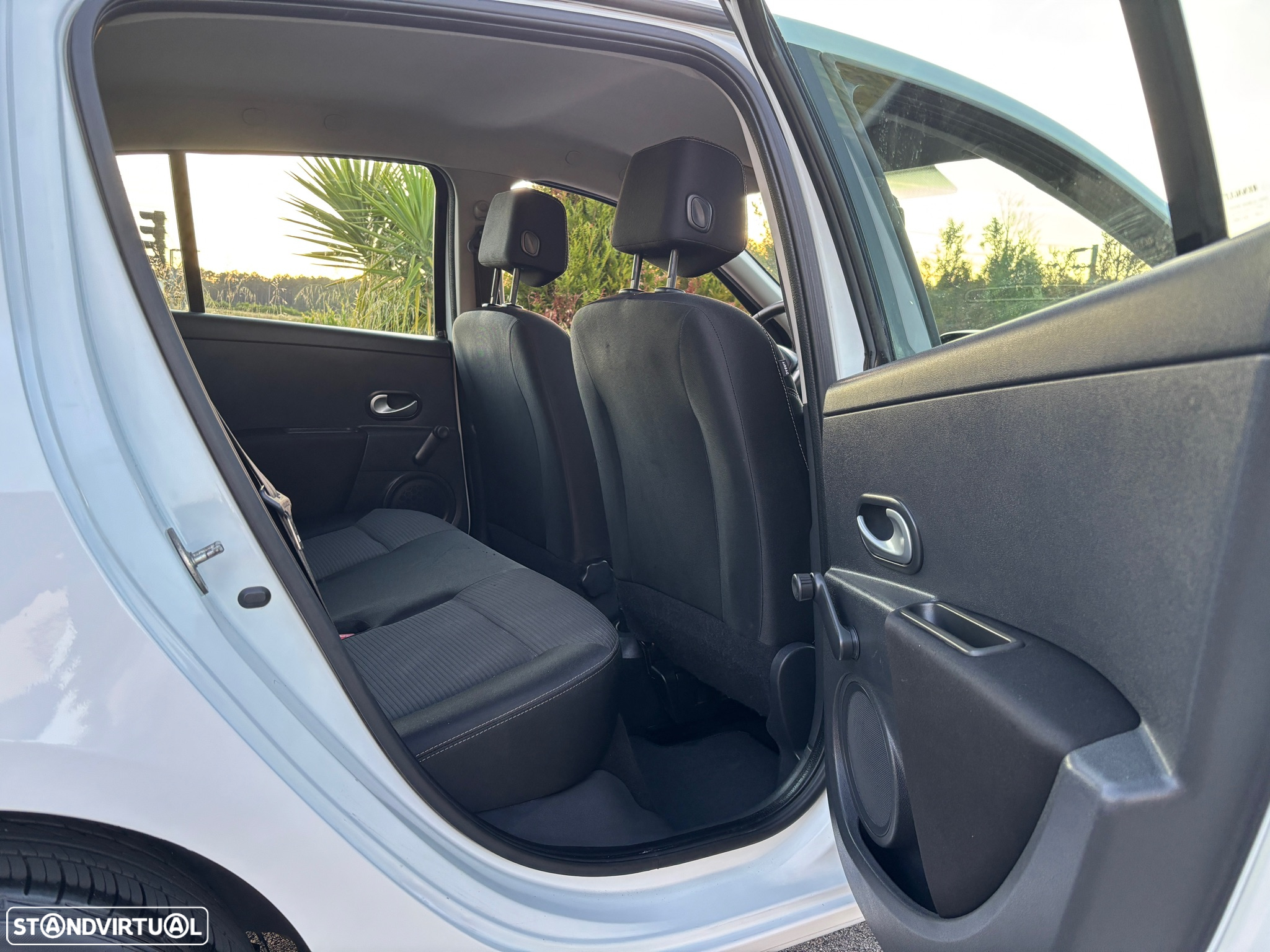 Renault Clio 1.5 dCi Dynamique S - 8