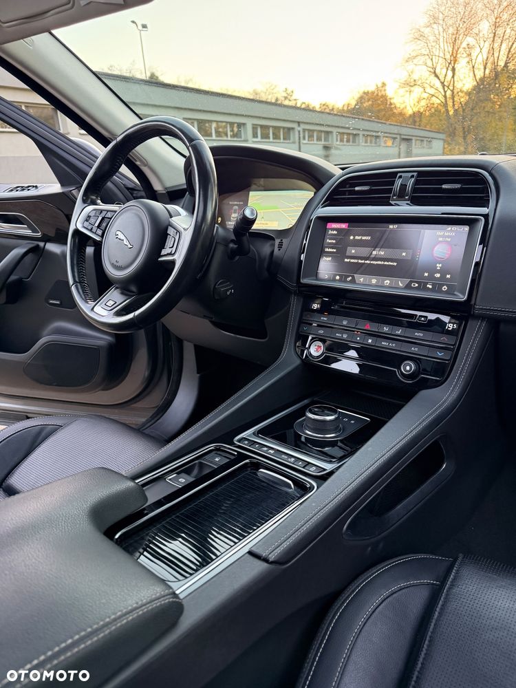 Jaguar F-Pace - 28