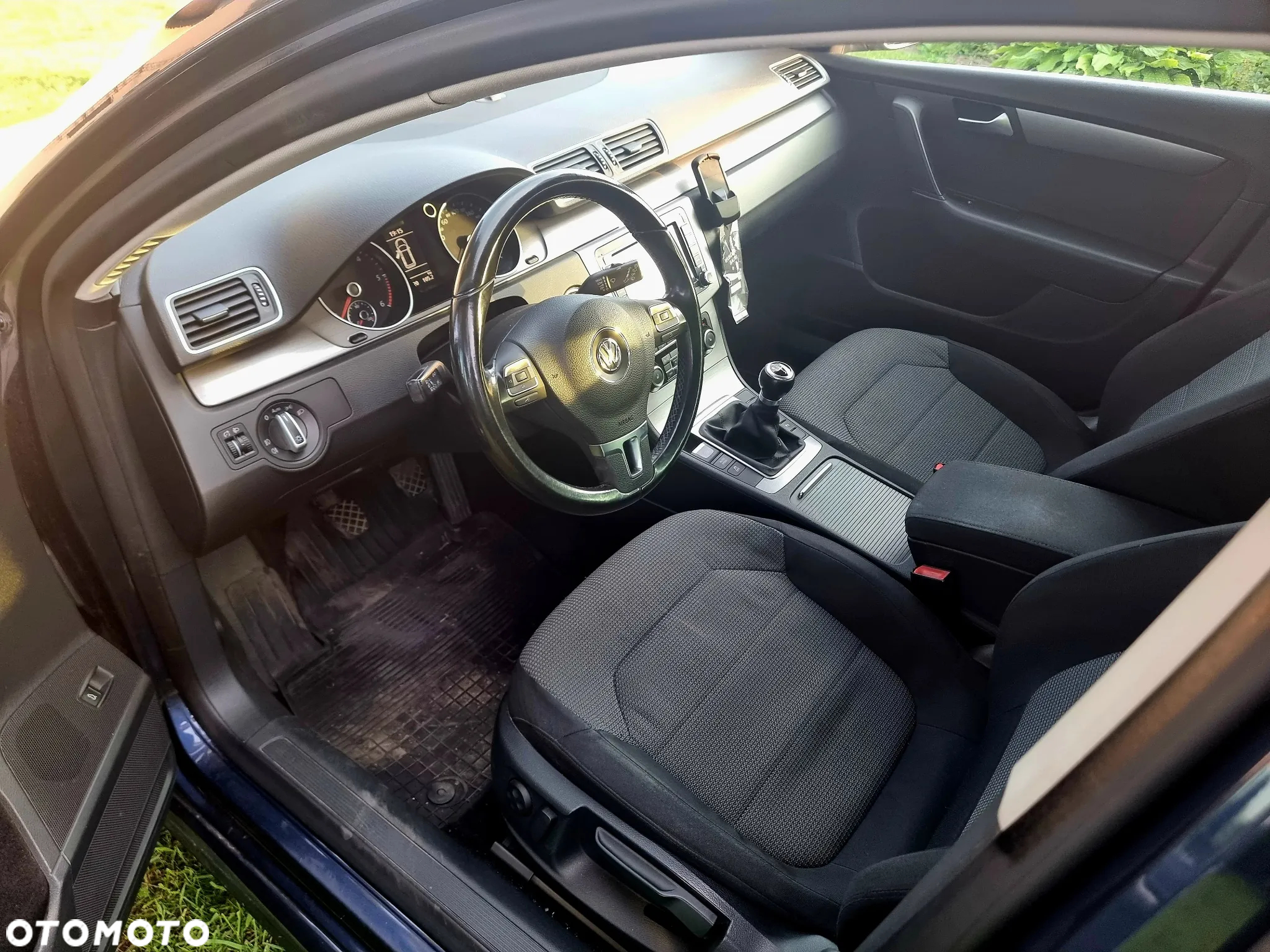 Volkswagen Passat 1.6 TDI DPF BlueMot Highline - 16