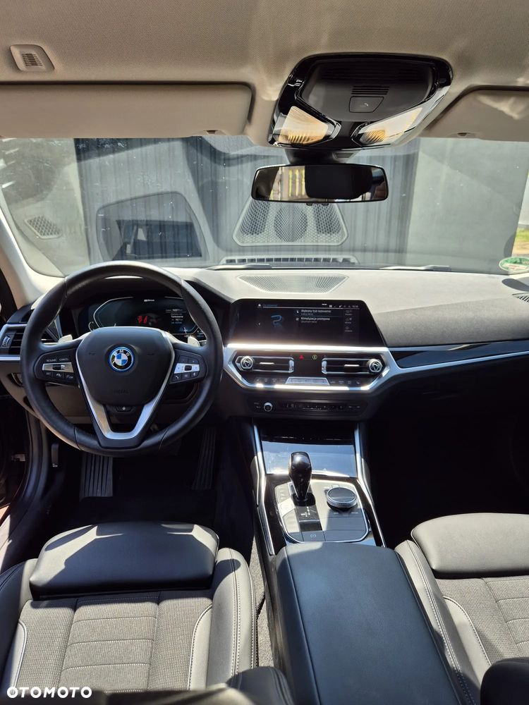 BMW Seria 3 330e xDrive Sport Line - 11