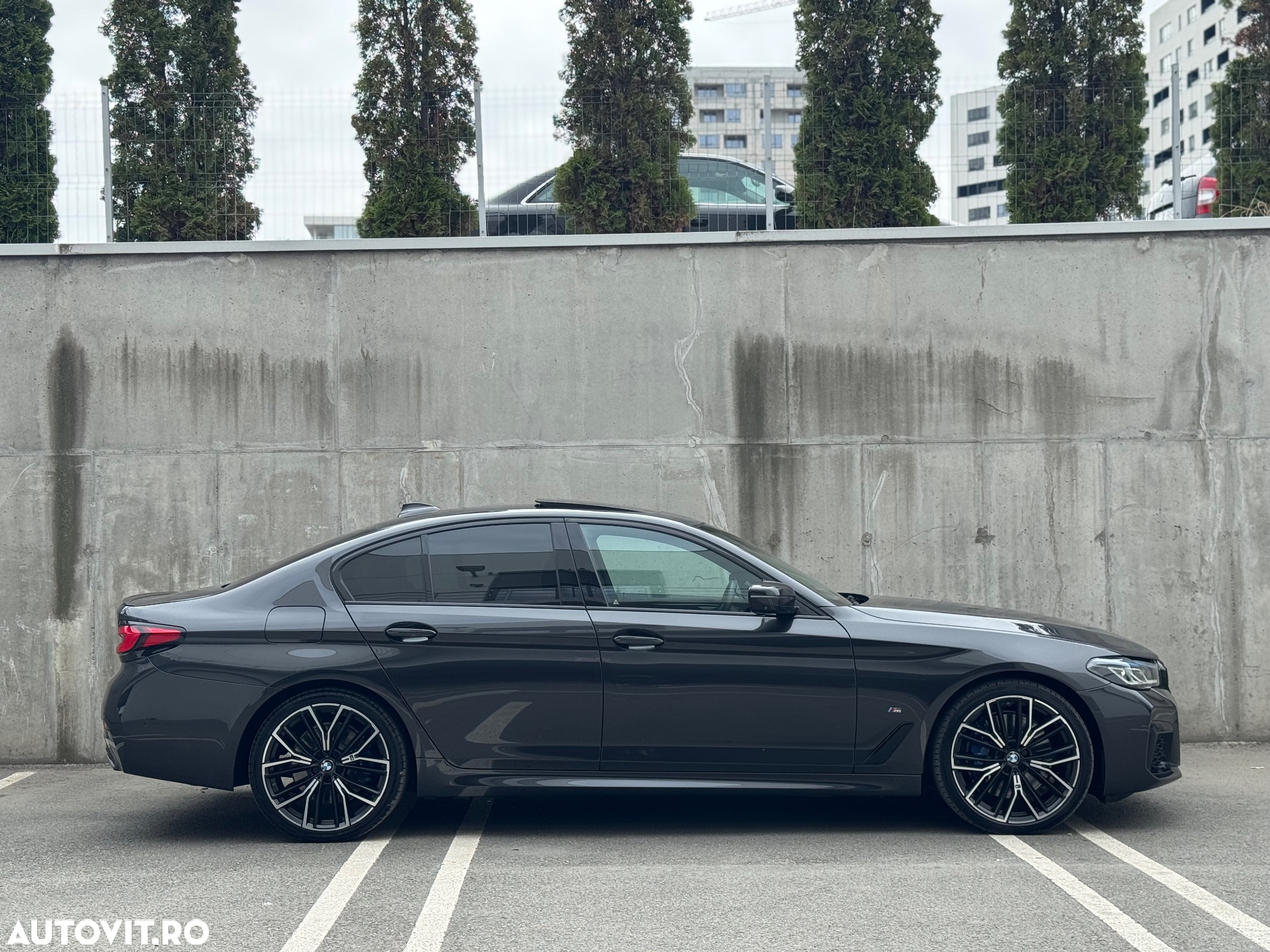 BMW Seria 5 530d xDrive AT MHEV - 10
