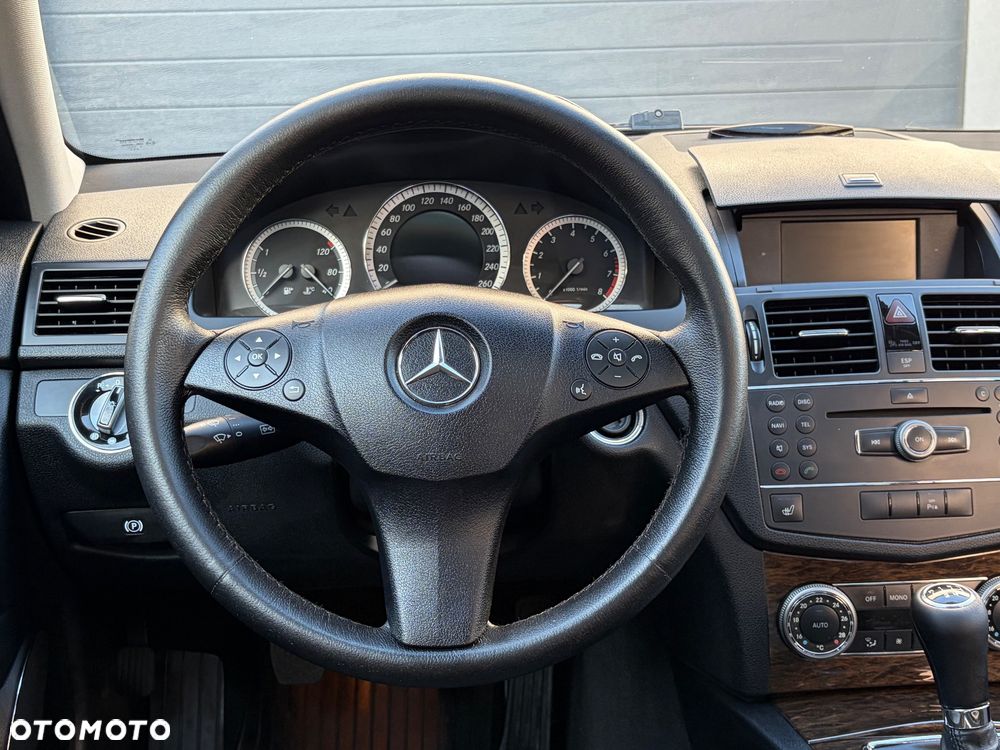 Mercedes-Benz Klasa C 180 K BlueEff Elegance - 27