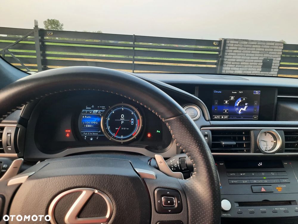 Lexus RC - 20
