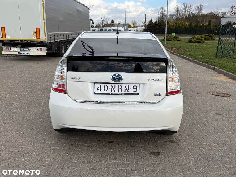 Toyota Prius 1.8 HSD Prestige - 6