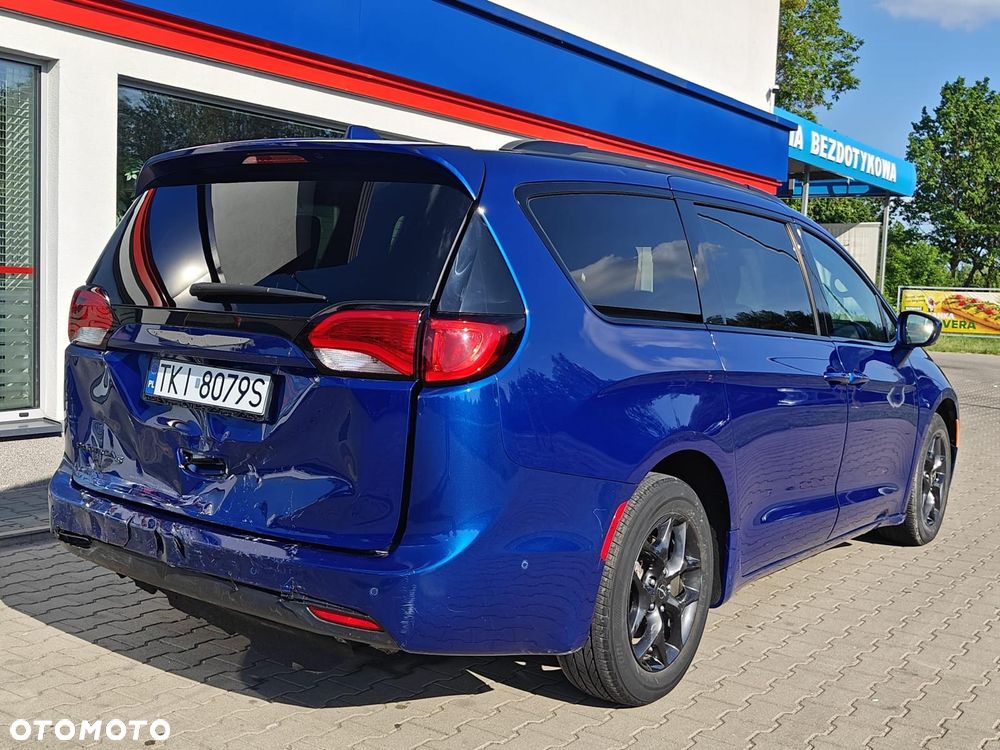 Chrysler Pacifica - 8