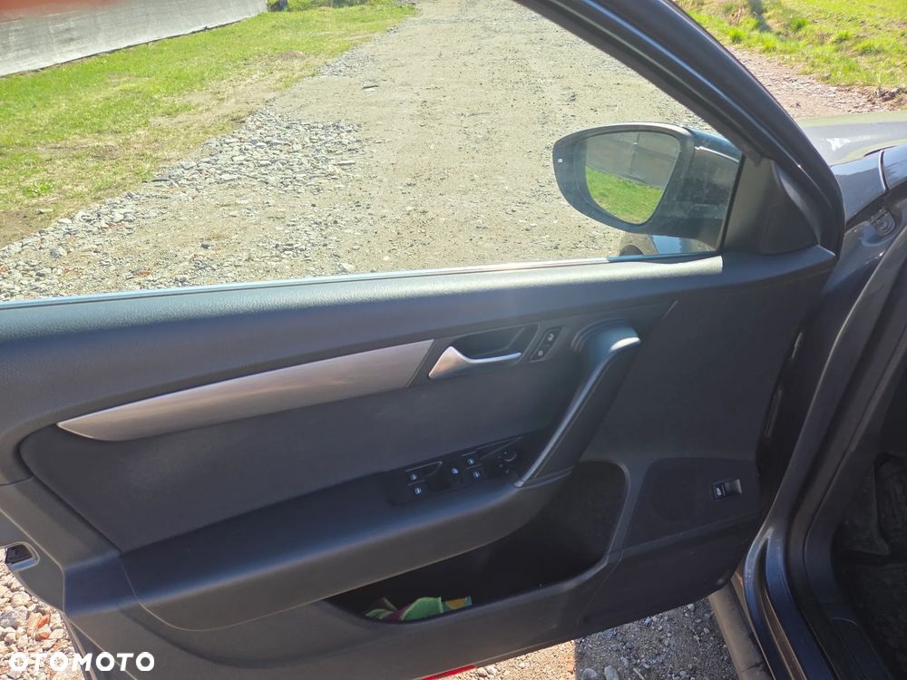 Volkswagen Passat 1.6 TDI DPF BlueMotion Technology Highline - 11