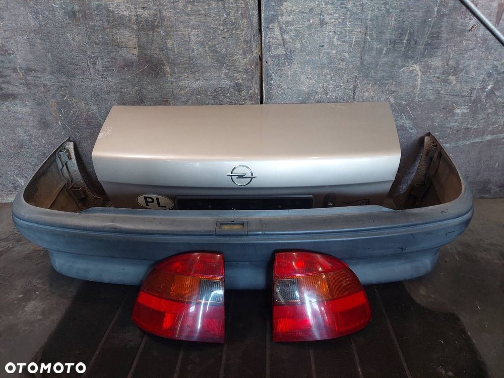 KOMPLETNY TYŁ KLAPA BAGAŻNIKA ZDERZAK TYŁ LAMPY OPEL ASTRA F SEDAN Z489 - 1