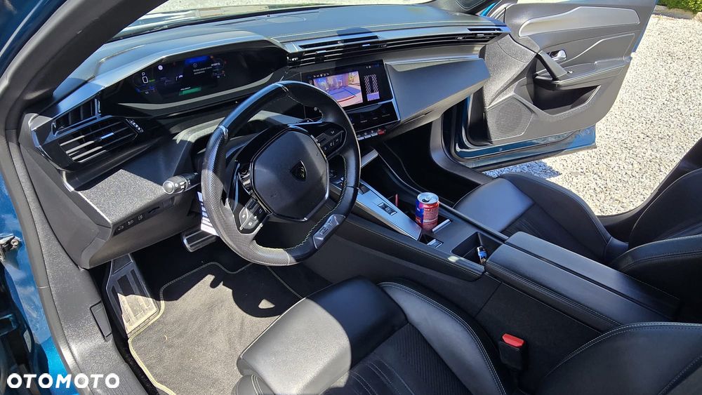 Peugeot 408 1.6 Plug-In Hybrid 225 GT EAT8 - 11
