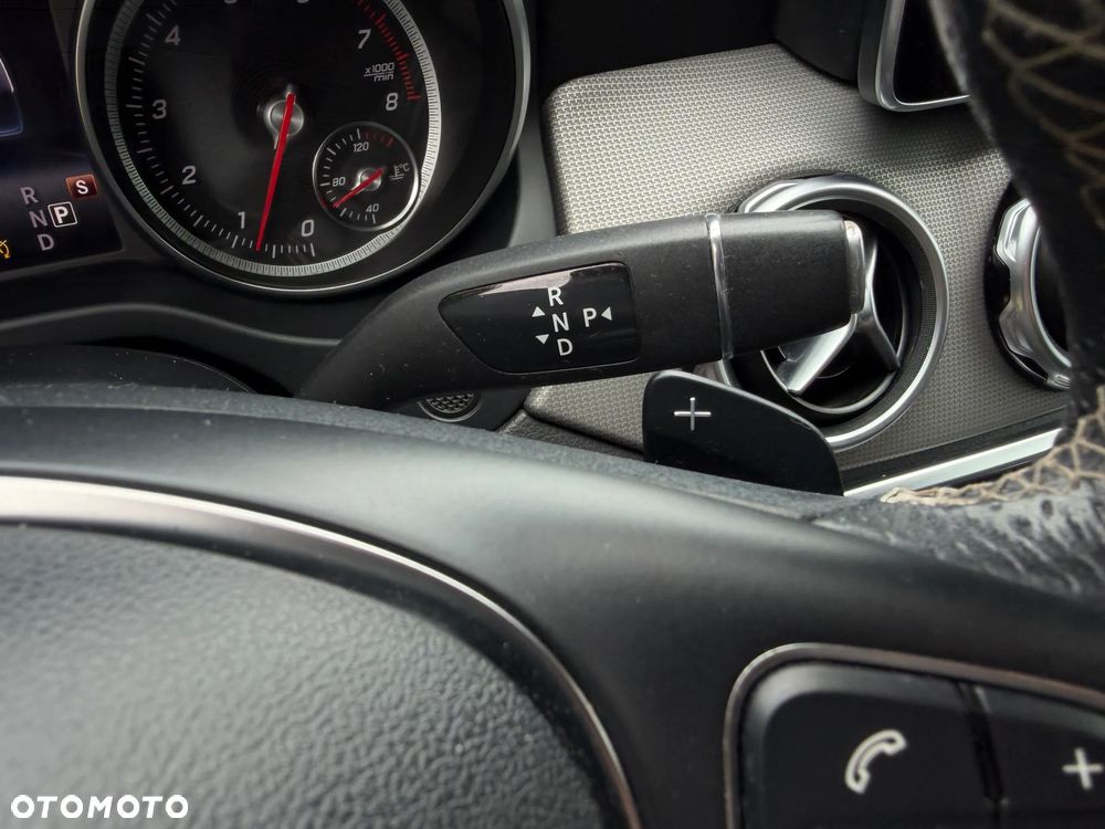 Mercedes-Benz GLA 200 7G-DCT Urban - 26