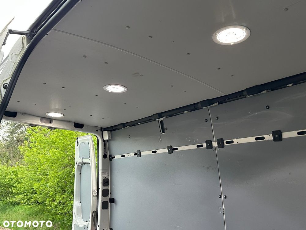 Volkswagen Crafter - 26