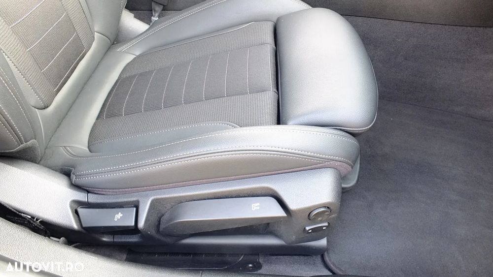 BMW Seria 3 320d Aut. Sport Line - 31