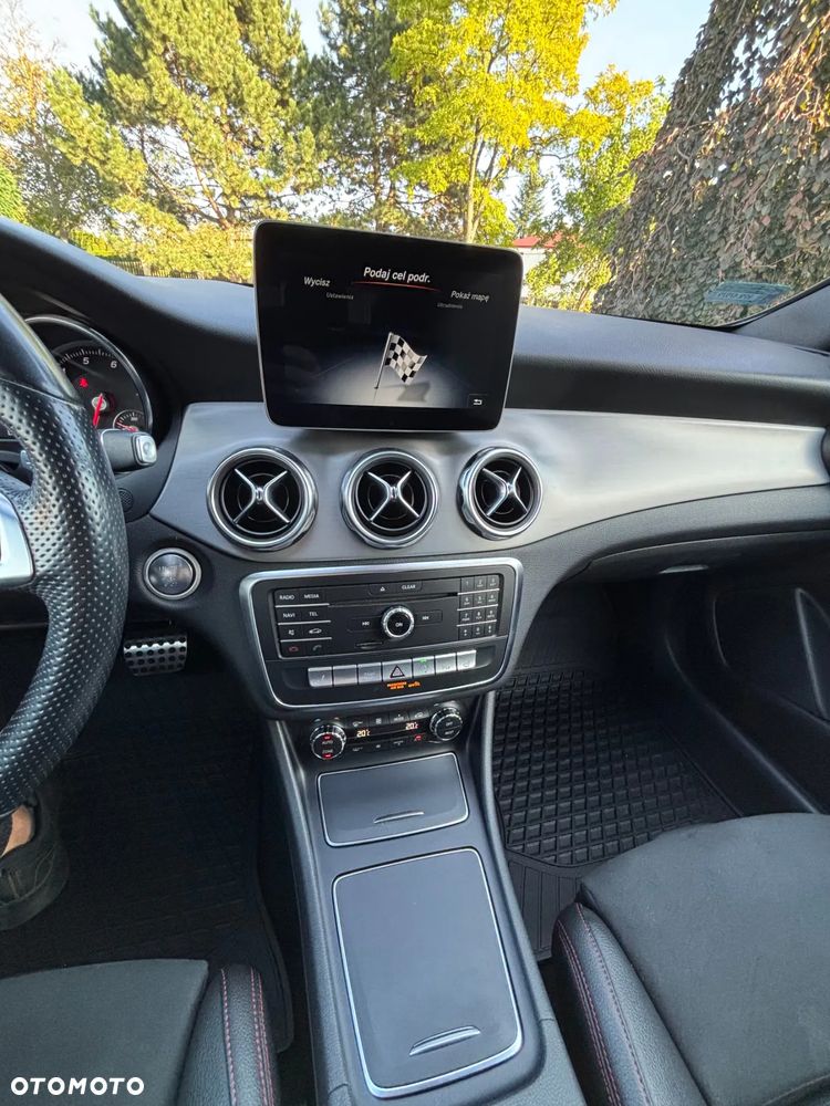 Mercedes-Benz GLA 200 7G-DCT AMG Line - 20