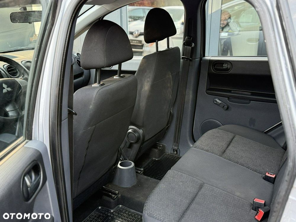 Mitsubishi Colt - 16