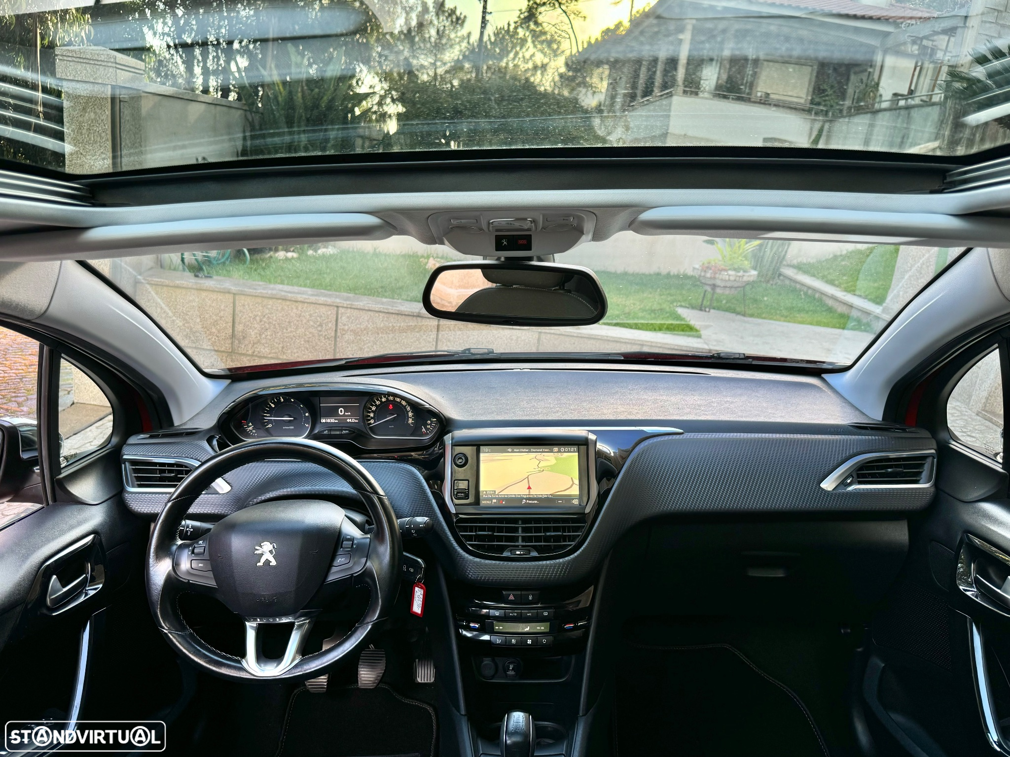 Peugeot 208 PureTech 82 Stop & Start Signature - 11