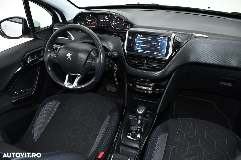 Peugeot 2008 PureTech 110 GPF Stop&Start EAT6 Signature - 5