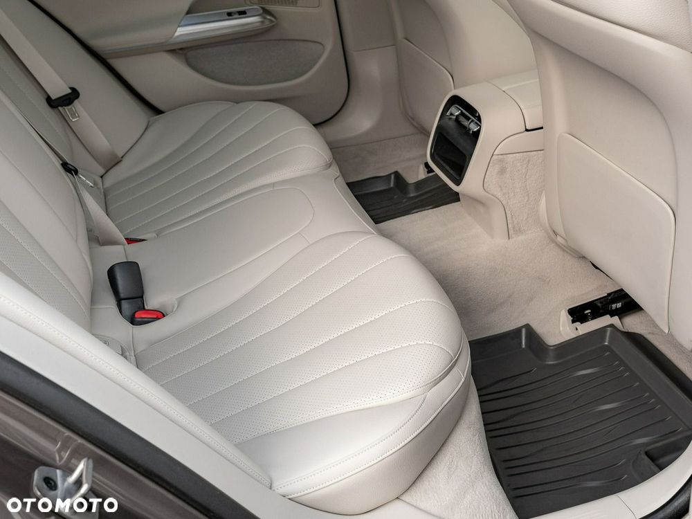 Mercedes-Benz Klasa E 220 d 9G-TRONIC Edition AVANTGARDE - 29