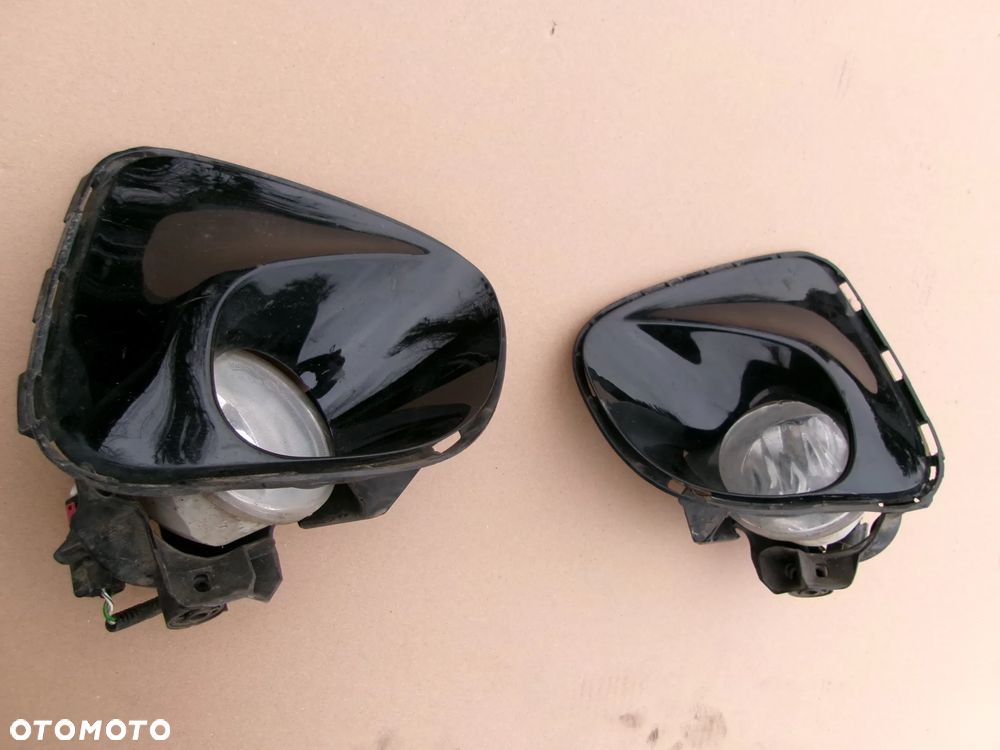 HALOGEN PRAWY Z RAMKĄ TOYOTA AVENSIS T27 15-18 - 4