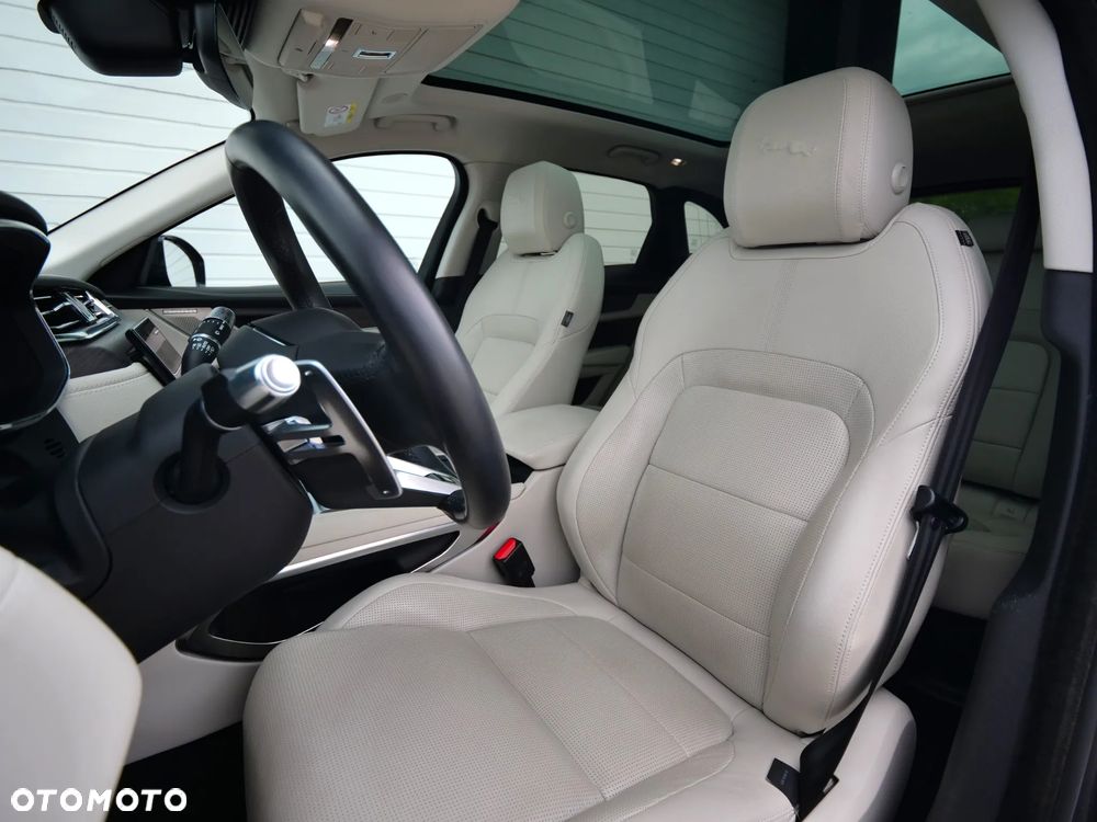 Jaguar F-Pace 2.0 i4P AWD R-Sport - 37