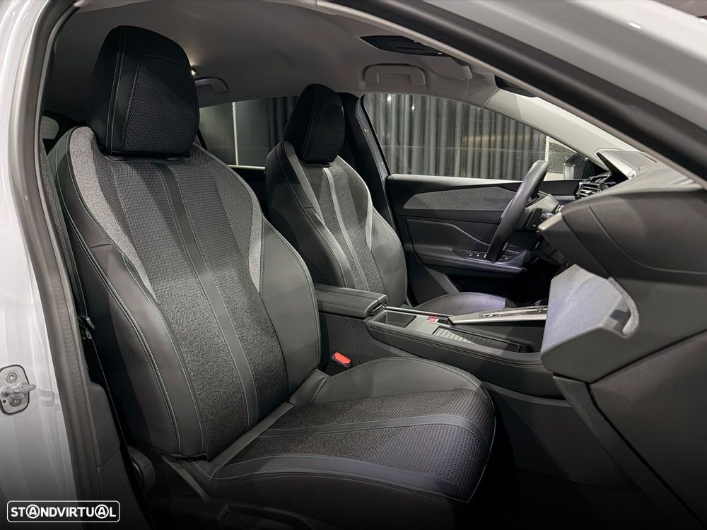 Peugeot 308 1.2 PureTech Allure Pack EAT8 - 33