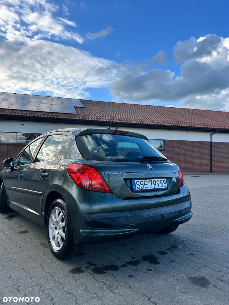 Peugeot 207 2007 photo 3