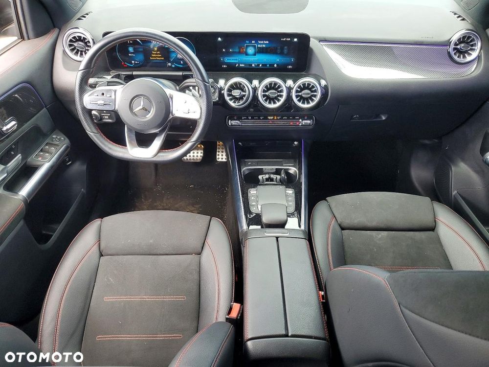 Mercedes-Benz GLA - 8