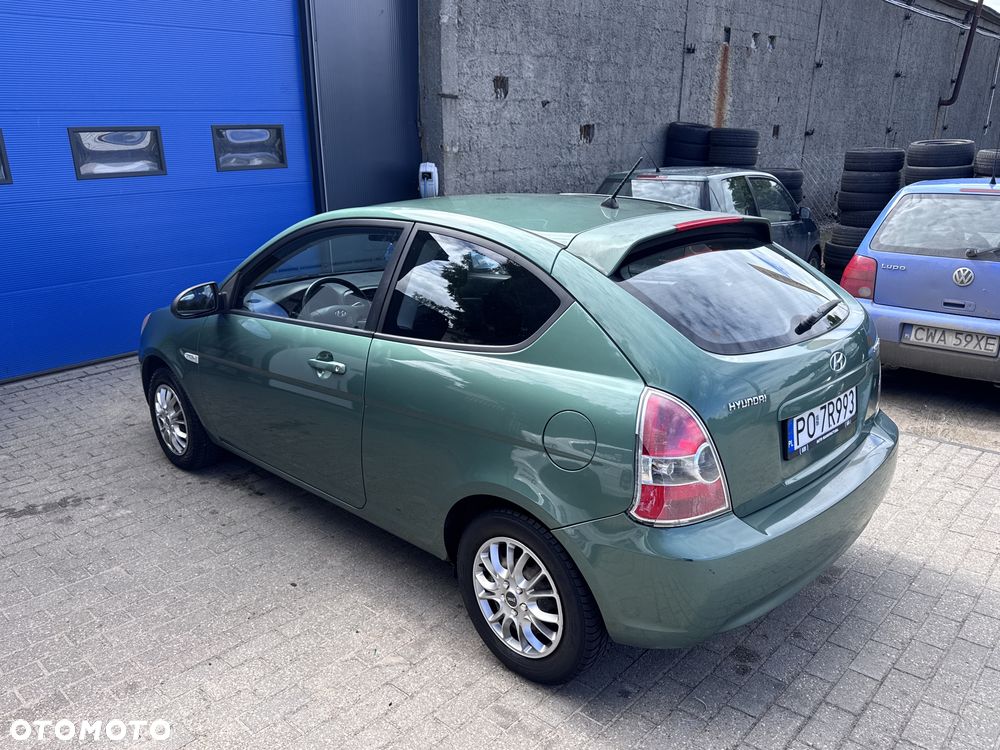 Hyundai Accent - 3