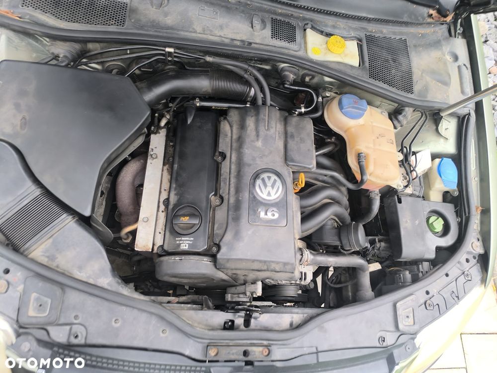Volkswagen Passat 1.6 Comfortline - 20
