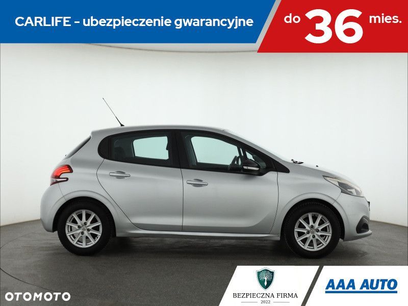 Peugeot 208 - 8